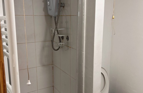 Bedford House | 2 mins from Train station, Lovely Deluxe Double Room