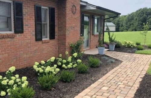 Hiddenite Cottage | 2 minutes from the mine - Comfortable 3 bedroom house loaded with charm.