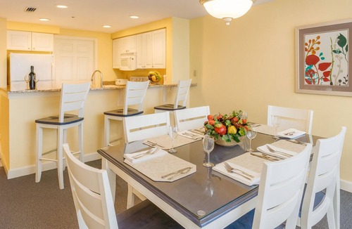 Hilton Head Island Resort | 2 Ocean-Inspired 1BR with Pool, Kitchen, Balcony and Walkable to Sun & Smoothies