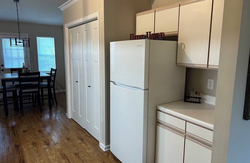 Greenville House | 2 or 3 bedroom townhome near Hospital with Private Fenced Back Yard-New To Vrbo