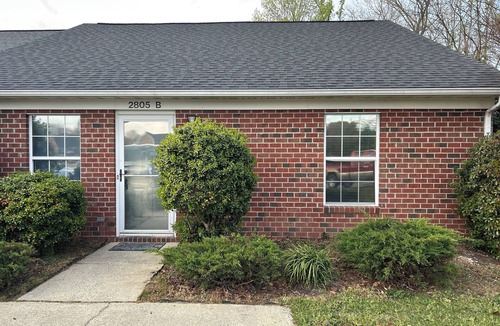 Greenville House | 2 or 3 bedroom townhome near Hospital with Private Fenced Back Yard-New To Vrbo