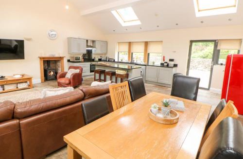 Hollow Meadows House | 2 Pheasant Lane