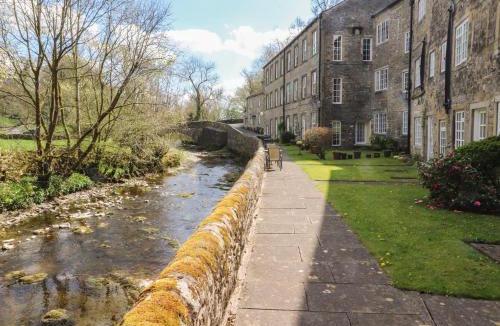Airton Apartment | 2 Riverside Walk