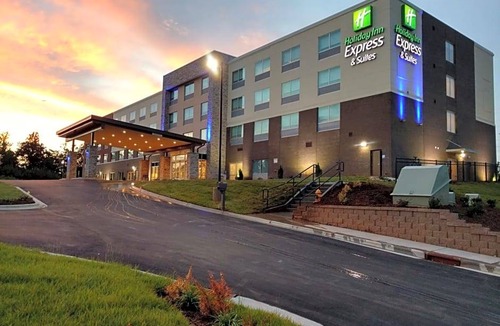 University Place Hotel | 2-Star Hotel ∙ Holiday Inn Express & Suites - Charlotte NE - University Area, an IHG Hotel