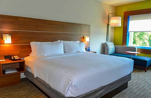 University Place Hotel | 2-Star Hotel ∙ Holiday Inn Express & Suites - Charlotte NE - University Area, an IHG Hotel