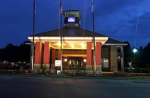 Gold Rock Hotel | 2-Star Hotel ∙ Baymont by Wyndham Rocky Mount I-95