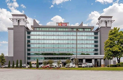 East Bank Hotel | 2-Star Hotel ∙ Clarion Hotel Downtown Nashville - Stadium