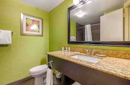 East Bank Hotel | 2-Star Hotel ∙ Clarion Hotel Downtown Nashville - Stadium