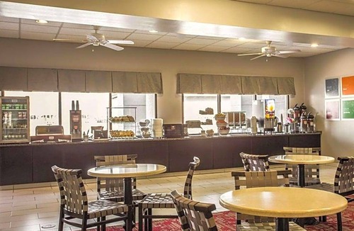 Lumberton Hotel | 2-Star Hotel ∙ Comfort Suites Lumberton