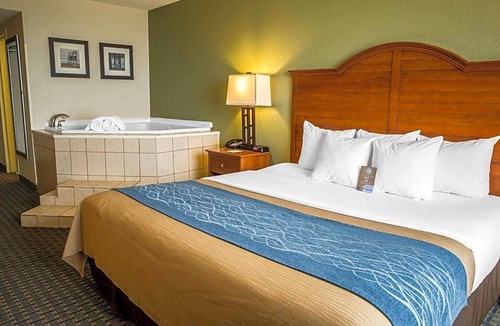 South Nags Head Hotel | 2-Star Hotel ∙ Comfort Inn South Oceanfront