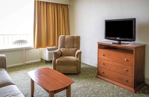 South Nags Head Hotel | 2-Star Hotel ∙ Comfort Inn South Oceanfront