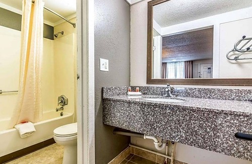 Gastonia Hotel | 2-Star Hotel ∙ Econo Lodge - Gastonia