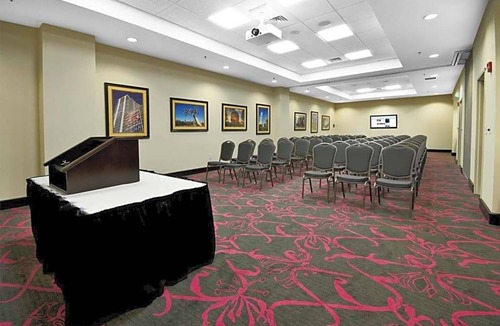 Glenwood South Hotel | 2-Star Hotel ∙ Hampton Inn & Suites - Raleigh Downtown