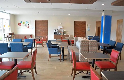 Umstead Hotel | 2-Star Hotel ∙ Holiday Inn Express & Suites Raleigh Airport - Brier Creek, an IHG Hotel