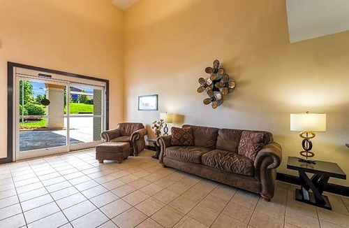 Huntersville Hotel | 2-Star Hotel ∙ Quality Inn Huntersville near Lake Norman