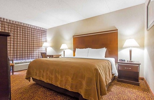 Mount Airy Hotel | 2-Star Hotel ∙ Quality Inn Mount Airy Mayberry