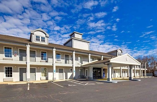 Asheboro Hotel | 2-Star Hotel ∙ SureStay Plus Hotel by Best Western Asheboro