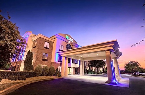 North Raleigh Hotel | 2-Star Hotel ∙ Holiday Inn Express Hotel & Suites Raleigh North - Wake Forest, an IHG Hotel