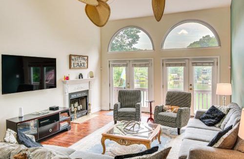 Garner Cove House | 2-Story Deck Waterfront Lake Lure Home!