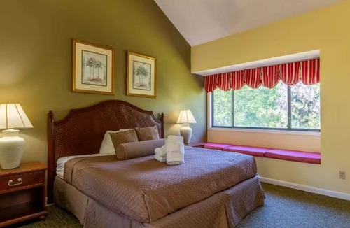 Shipyard Plantation Hotel | 2 Story Townhome Steps From Golf Course + Pool