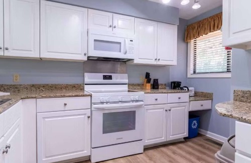 Shipyard Plantation Hotel | 2 Story Townhome Steps From Golf Course + Pool