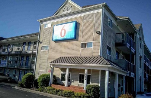 Terry Sanford Apartment | 2 Twin Beds|Non-Smoking