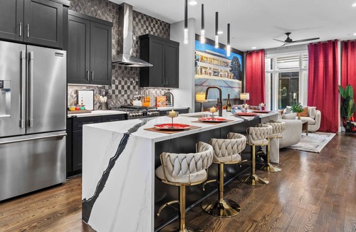 Buena Vista House | 2 Units Sleeps 24 | Roof Decks Karaoke Murals