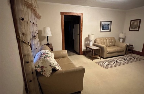 Supply House | 200.00 per Night! - 3 B/R house 2 miles to Holden Beach!