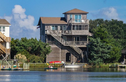 Brigands' Bay House | 200 m² House ∙ 4 bedrooms ∙ 8 guests