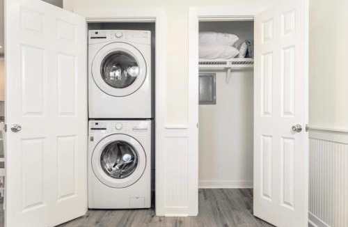 Surf City Apartment | 201 King Pet Friendly, 2nd Floor Barefoot