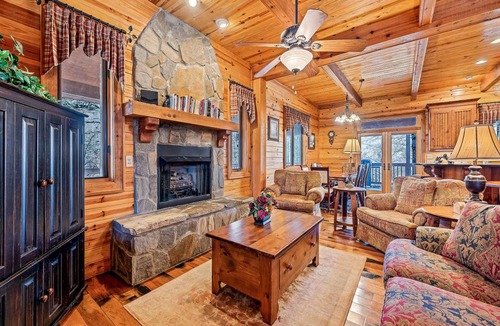 Tuckasegee House | 201 m² House ∙ 3 bedrooms ∙ 8 guests