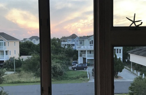 Pine Island House | 2025 Open weeks discounted ~150 yards to ocean ~ 4 master suites ~ Pups welcome