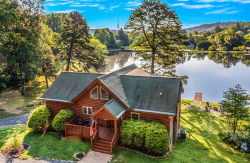Mills River Cabin | 204 m² Cabin ∙ 4 bedrooms ∙ 17 guests