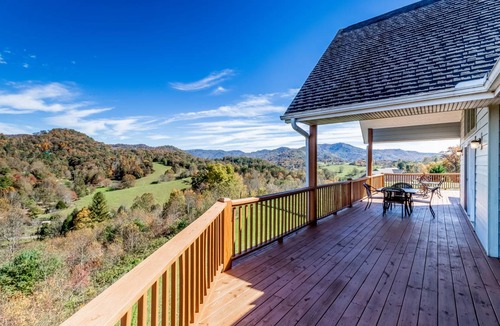 River Ridge House | 204 m² House ∙ 4 bedrooms ∙ 10 guests