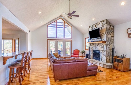 River Ridge House | 204 m² House ∙ 4 bedrooms ∙ 10 guests