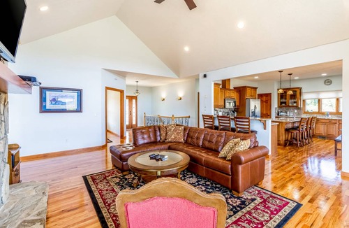River Ridge House | 204 m² House ∙ 4 bedrooms ∙ 10 guests