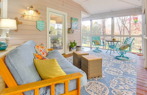 Hendersonville House | 213 m² House ∙ 3 bedrooms ∙ 6 guests