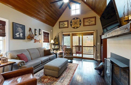 Cullowhee House | 214 m² House ∙ 2 bedrooms ∙ 6 guests