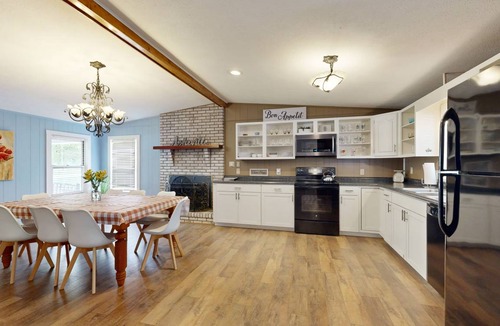 Bent Creek House | 214 m² House ∙ 4 bedrooms ∙ 8 guests