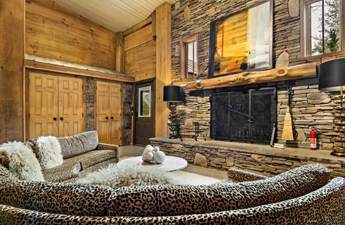 Weaverville House | 215 m² House ∙ 2 bedrooms ∙ 8 guests
