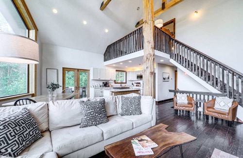 Warrensville House | 219 m² House ∙ 4 bedrooms ∙ 12 guests