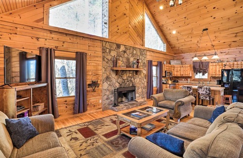 Bryson City House | 222 m² House ∙ 3 bedrooms ∙ 14 guests