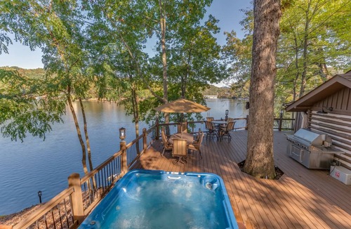 Lake Lure House | 223 m² House ∙ 6 bedrooms ∙ 16 guests