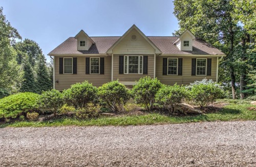 Asheville House | 237 m² House ∙ 5 bedrooms ∙ 14 guests