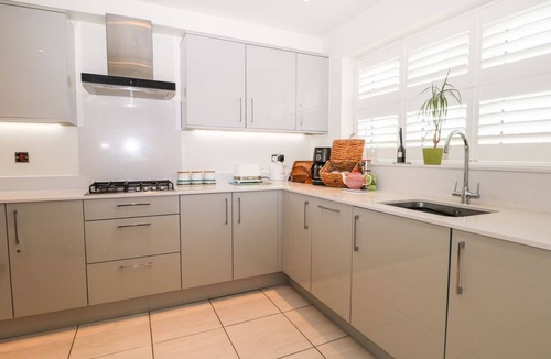 Hartley Wintney House | 24 Baldwin Close, Hartley Wintney
