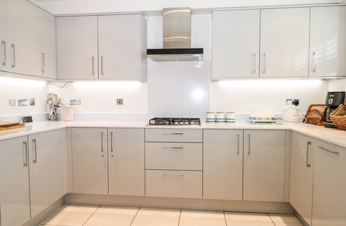 Hartley Wintney House | 24 Baldwin Close, Hartley Wintney