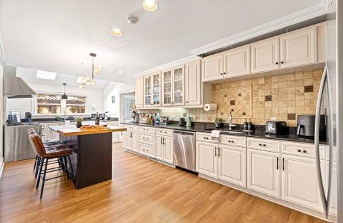 Royal Pines Villa | 24-Sleeper, Hot Tub, Sauna, Game Rm, Near Biltmore