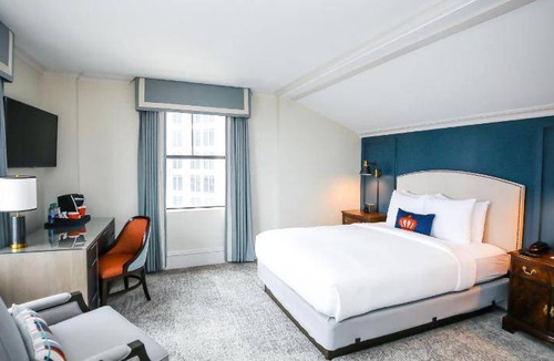 Charlotte Center City Hotel | 240 m² Hotel ∙ 127 guests
