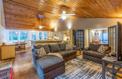 Sylva House | 243 m² House ∙ 3 bedrooms ∙ 8 guests
