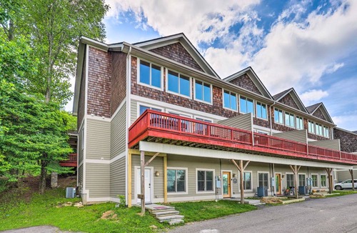 Wolf Laurel Apartment | 250 m² Apartment ∙ 3 bedrooms ∙ 12 guests